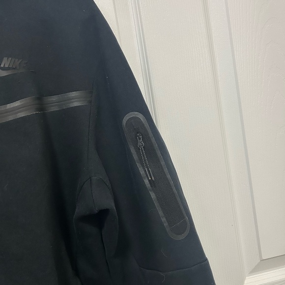 Black Nike Tech - Picture 2 of 5